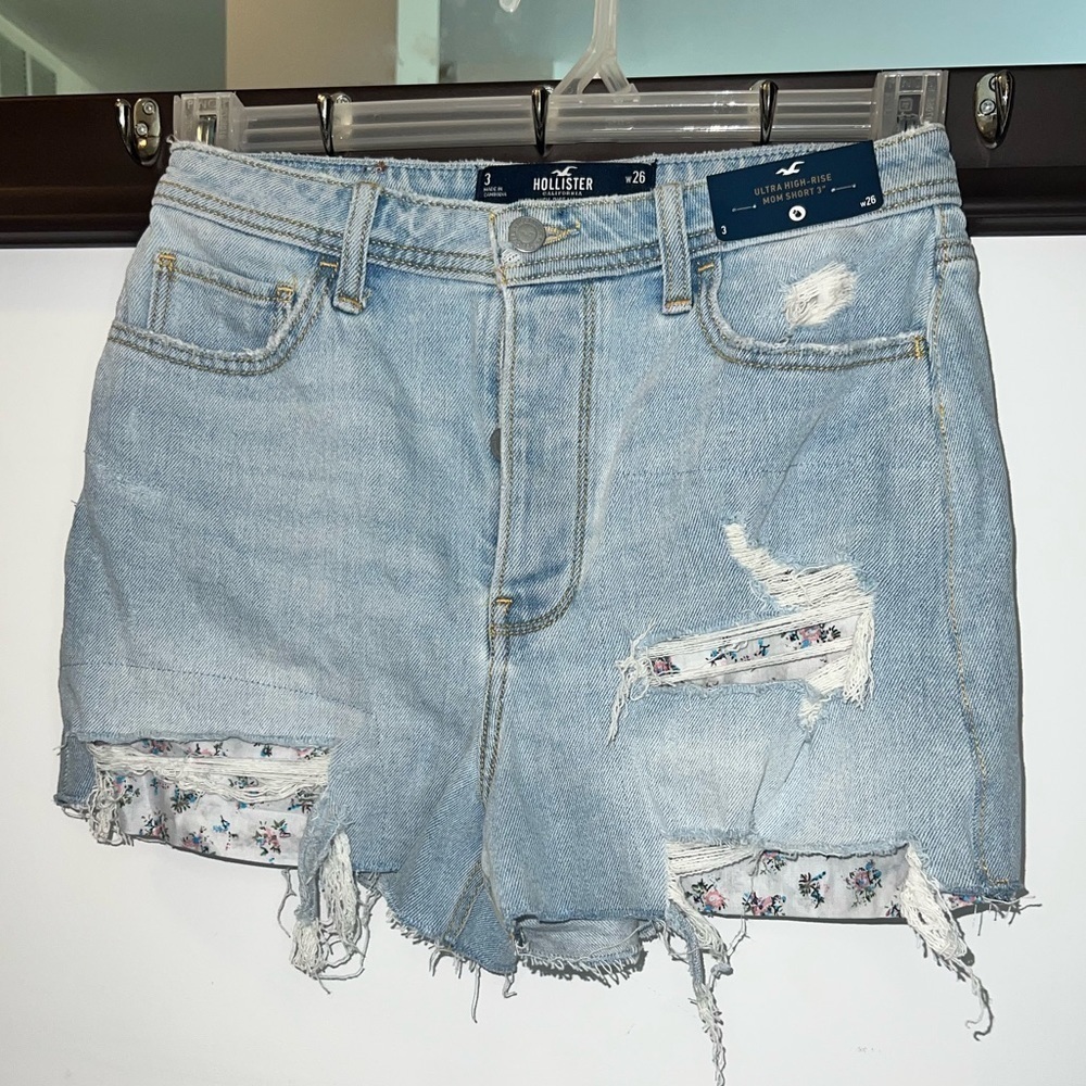 NWT Hollister Ladies Super High Rise Mom Shorts Size 26 waist 3 in inseam